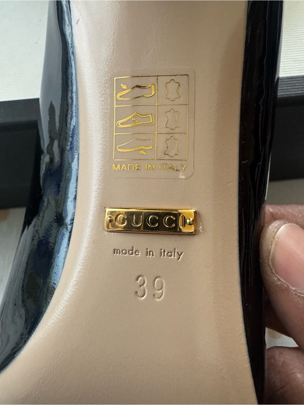 Gucci Black Patent Leather Mid-Heel Pumps with Vernice crystal. Size 39 NEW! - Picture 6 of 8